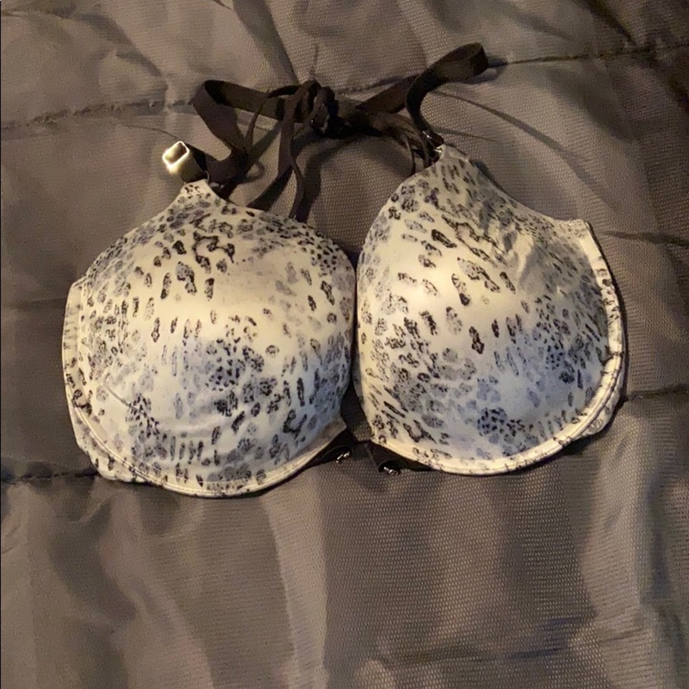 Front clasp victoria bra